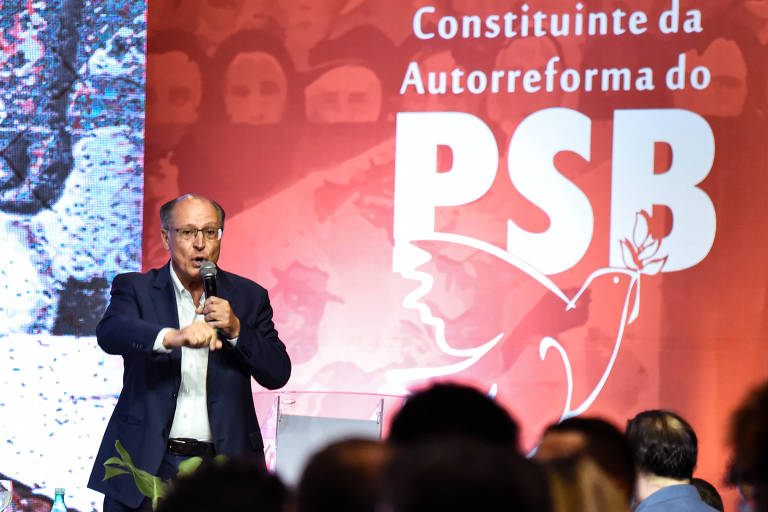 Alckmin faz imersão no PSB com hino socialista, reuniões e pizza com jovens