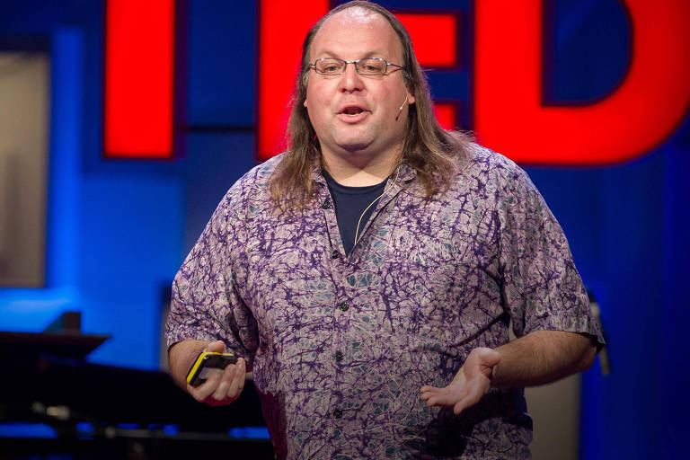 Ethan Zuckerman é um programador, blogueiro e ativista estadunidense