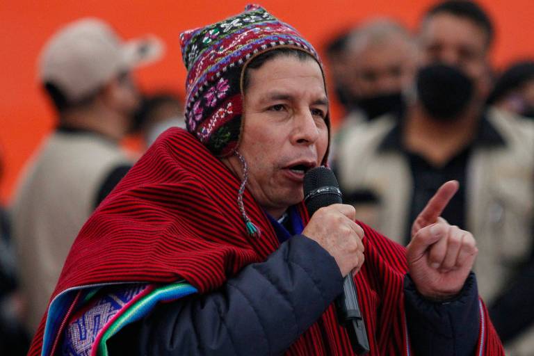 Pedro Castillo sobrevive a primeiro ano turbulento como presidente do Peru