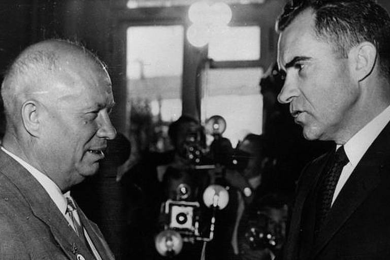O ex-líder soviético Nikita Khrushchev e o ex-presidente americano Richard Nixon são apontados como dois casos históricos do uso da teoria do louco