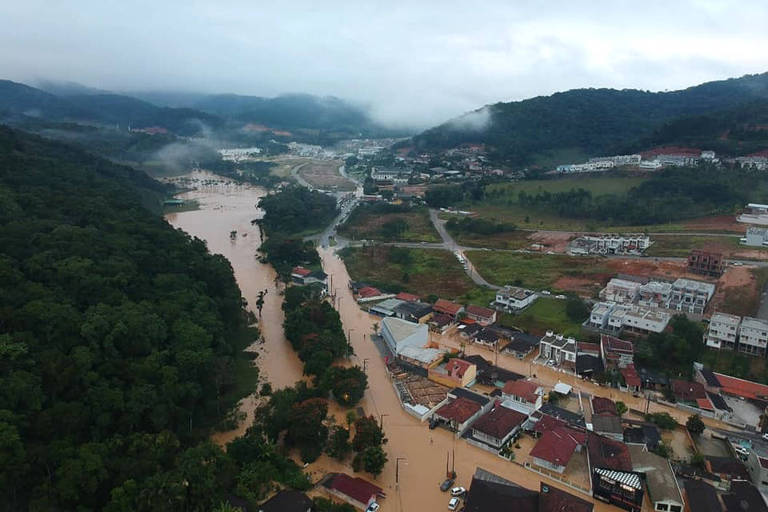 Ciclone extratropical deve causar fortes chuvas no Sul do Brasil