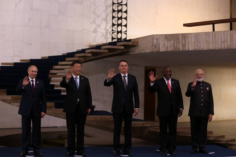 Da esq. para a dir, os líderes dos países que formam o Brics, Vladimir Putin (Rússia), Xi Jinping (China), Jair Bolsonaro (Brasil), Cyril Ramaphosa (África do Sul) e Narendra Modi (Índia), no Palácio do Itamaraty, em Brasília