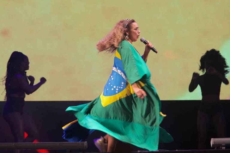 Daniela Mercury vira alvo de Mario Frias por verba pública de show para Lula