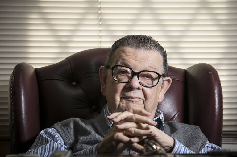 O economista também escreveu os próprios livros, como 'O problema do café no Brasil' e 'O animal econômico'. Também foi colunista da Folha de 1986 até 2021.