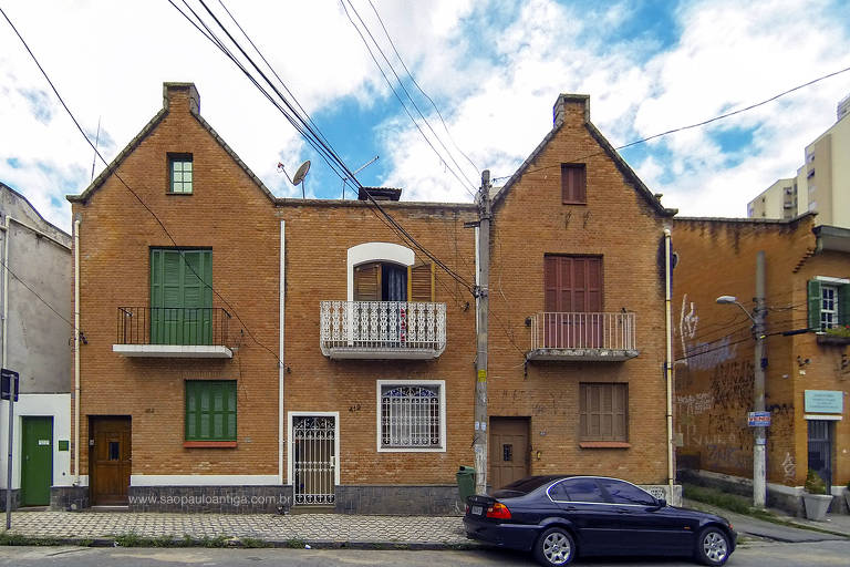 Casas em estilo holandês, na vila conhecida como Jardim Santa Rosa no bairro paulistano de Santana