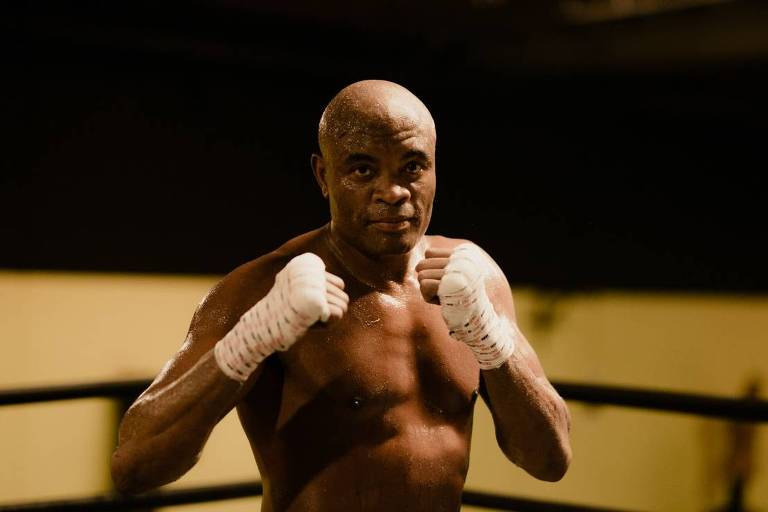 Lutador Anderson Silva enfenta Bruno Caveira Machado no boxe