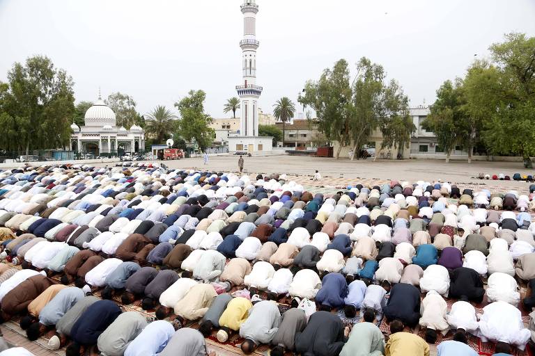 Muçulmanos comemoram o Eid al fitr, feriado que marca o fim do Ramadã