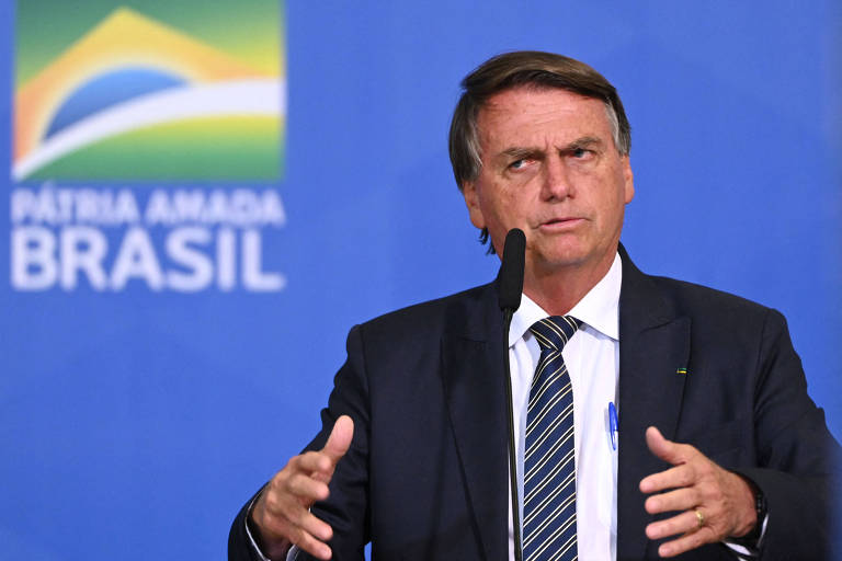 O presidente Jair Bolsonaro (PL) em discurso no Palácio do Planalto
