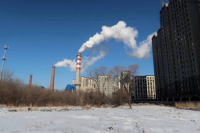 Complexo de aquecimento a carvão em Harbin, na província de Heilongjiang
