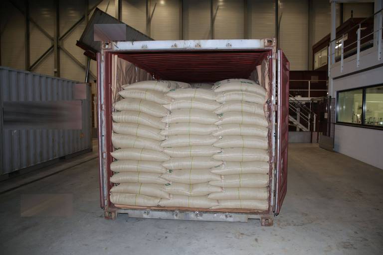 Contêiner de um envio de grãos de café para uma fábrica da Nespresso que tinha mais de 500 quilos de cocaína, em Romont, na Suíça