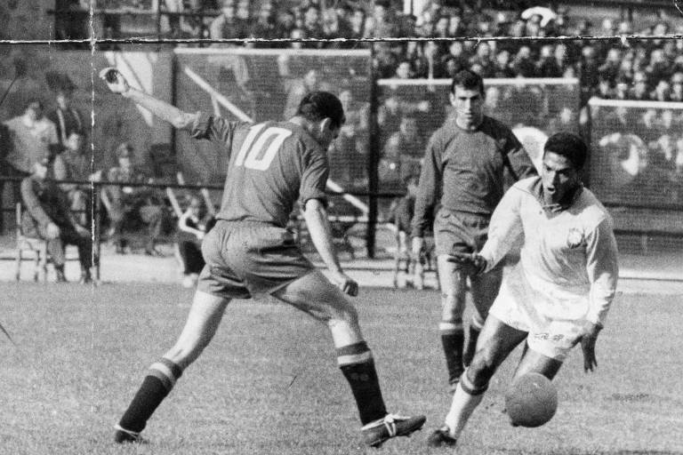 Espanhol que enfrentou Brasil em 1962 não se esquece de Garrincha nem do árbitro