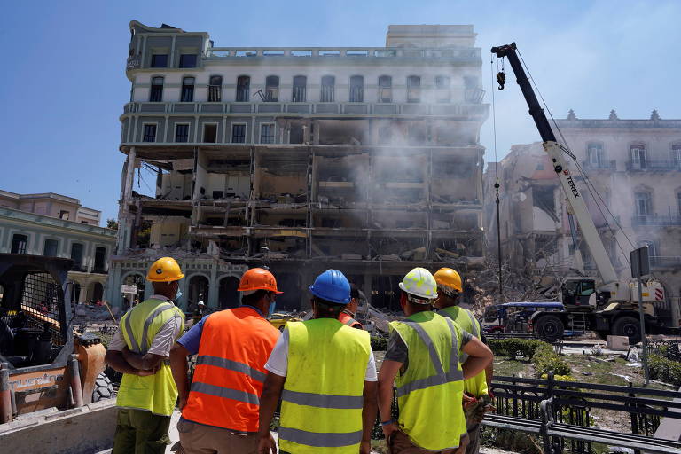 Explosão destrói hotel em Havana e deixa mortos 