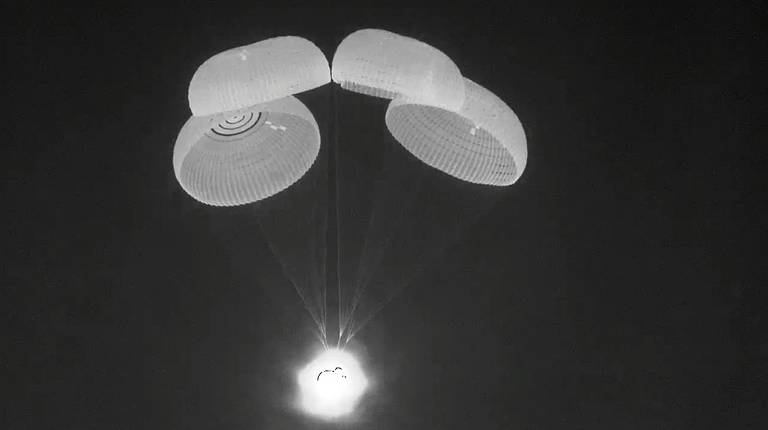Cápsula Dragon, da SpaceX, volta à Terra da Estação Espacial Internacional com os astronautas Raja Chari, Kayla Barron, Tom Marshburn e Matthias Maurer; aterrissagem foi no Golfo do México, na Flórida (EUA)
