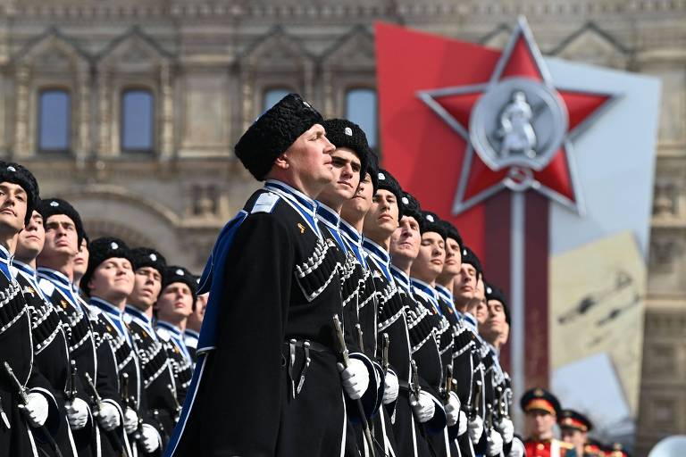 Ensaio para desfile do Dia da Vitória em Moscou e lançamento de míssil norte-coreano; veja fotos de hoje