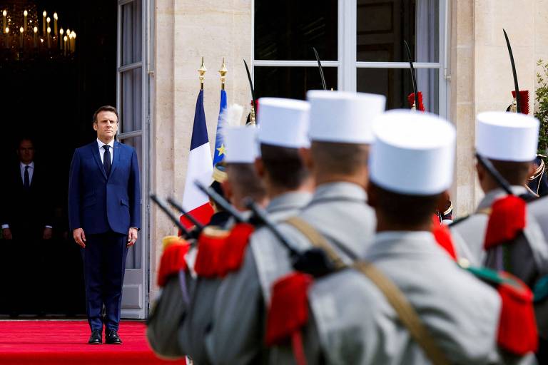 Macron toma posse com promessas de renovação e discurso ambientalista
