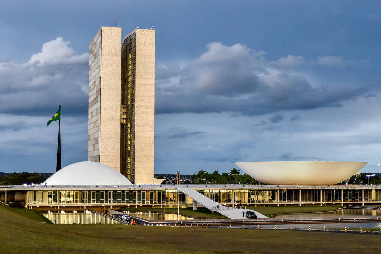 Brasília, DF - 13/04/2022 - Foto do prédio do Congresso Nacional final da tarde e começo da noite.(FOTO: Antonio Molina/Folhapress)