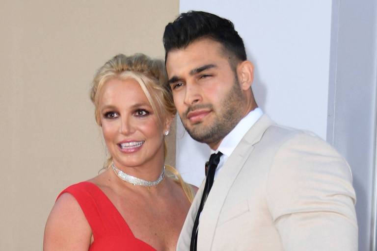 Cantora Britney Spears e o noivo  Sam Asghari 