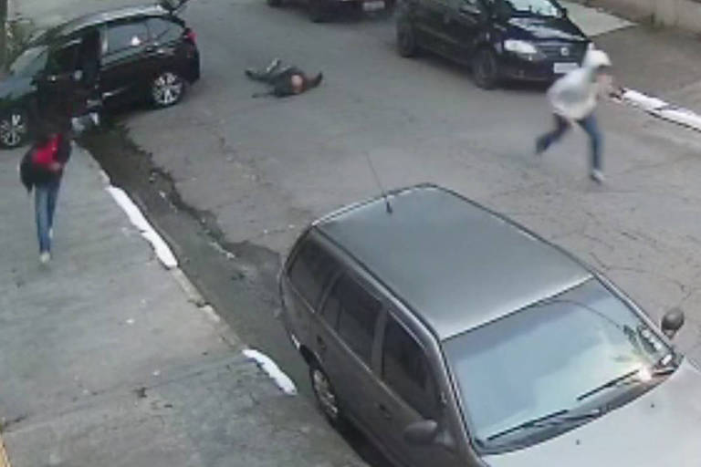 Homem usa martelo para reagir a roubo em SP, leva tiro e morre; veja vídeo