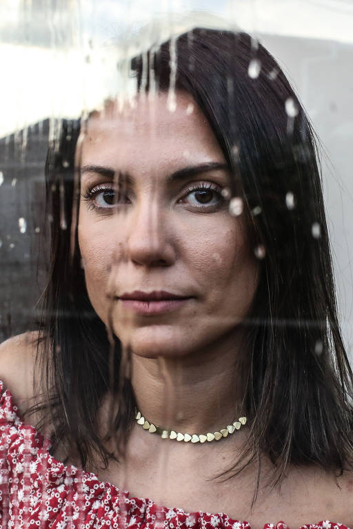 O abusador da administradora foi um primo e ela só foi se dar conta de todo o abuso vivido após ser mãe