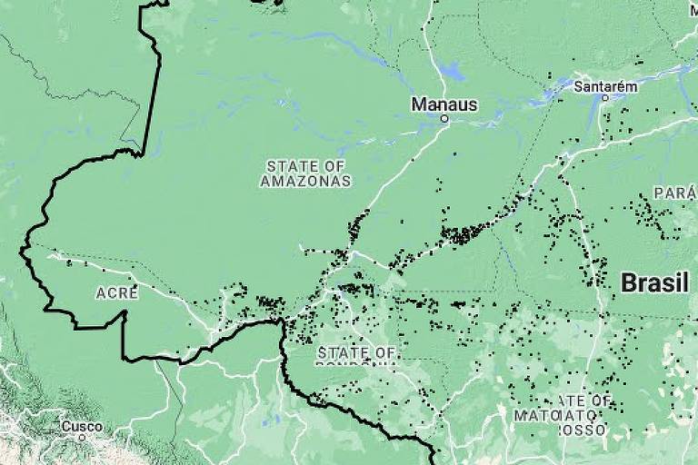 Mapa do Brasil, com destaque para a Amazônia Legal, com pontos escuros mostrando desmatamentos