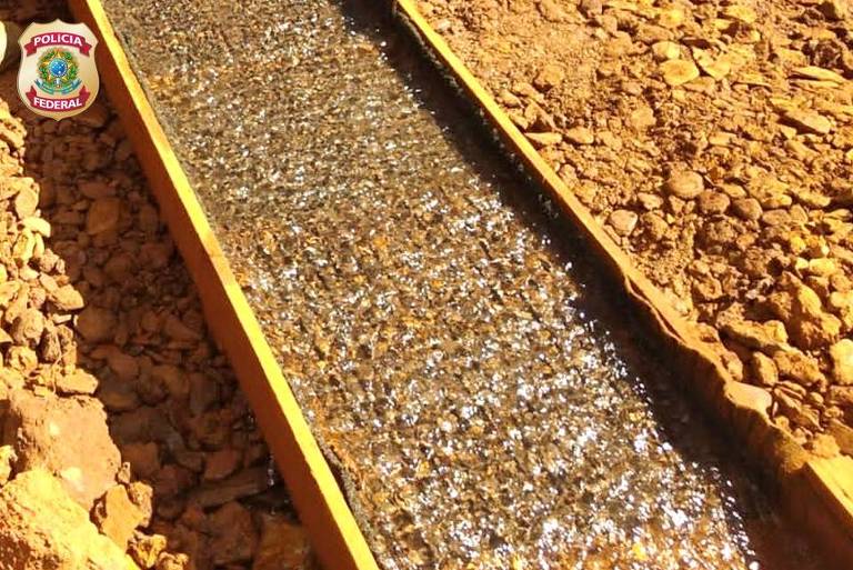 Polícia Federal fecha um garimpo ilegal de ouro em Ouro Preto (MG)
