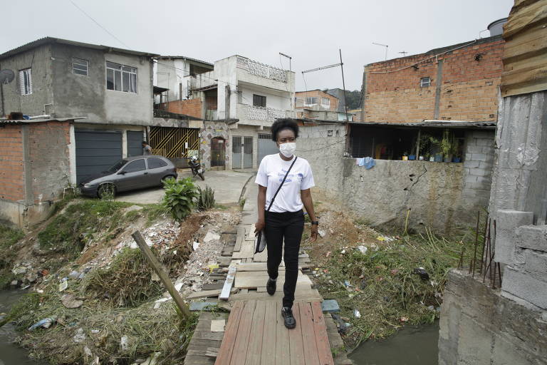 A agente de saúde Catarina de Jesus, em Cidade Tiradentes, zona leste de São Paulo, em setembro de 2021