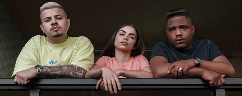 Rita (Bruna Mascarenhas), Nando (Christian Malheiros) e Doni (Jottapê) na 3ª temporada da série 'Sintonia', da Netflix