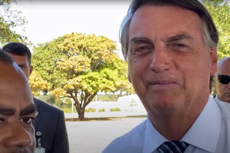 Bolsonaro volta a dizer que negro é pesado em arrobas e ironiza sua condenação