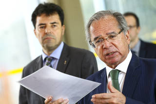 O ministro de Minas e Energia, Adolfo Sachsida, e o ministro da Economia, Paulo Guedes, durante entrevista coletiva.