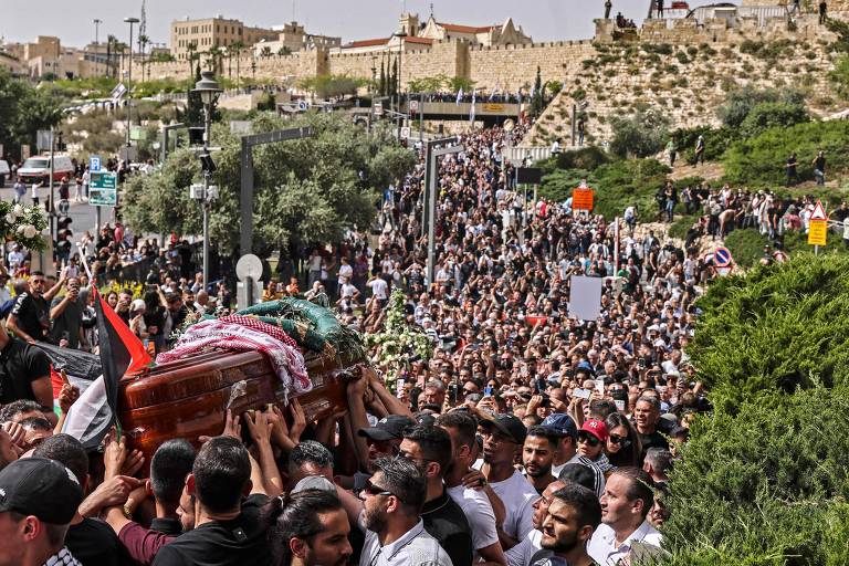 Veja fotos do funeral da jornalista da Al Jazeera