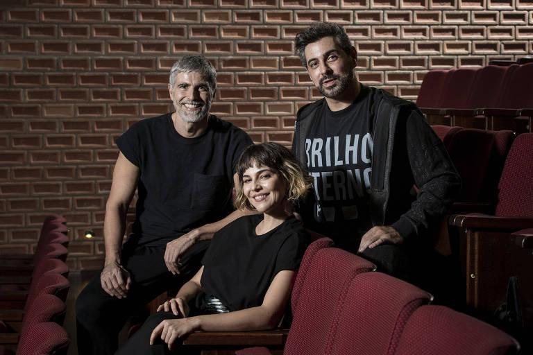 Os atores Reynaldo Gianecchini e Tainá Müller e o diretor da peça "Brilho Eterno", Jorge Farjalla