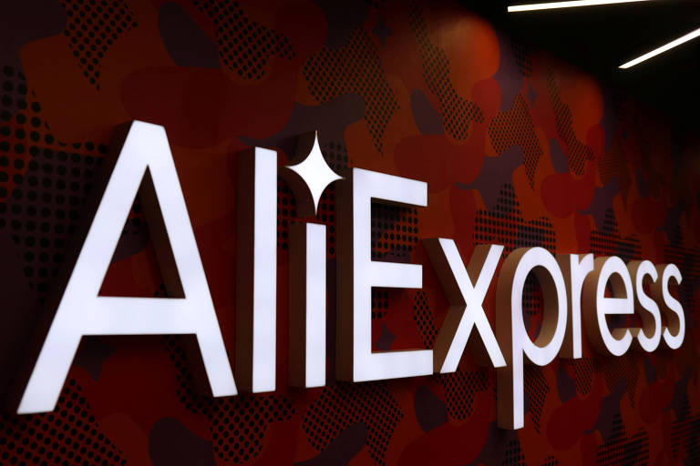 Logo da AliExpress no escritório da empresa em Moscou, na Rússia