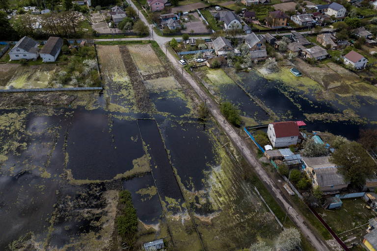 Exército ucraniano abre barragem para alagar bairro residencial e atrasar avanço russo