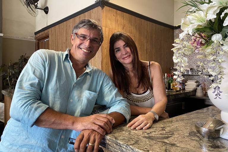 Olivier Anquier e Regina Maatouk posam para foto; Anquier será consultor no Alice Monte Líbano, nova casa comandada por Maatouk, em Moema