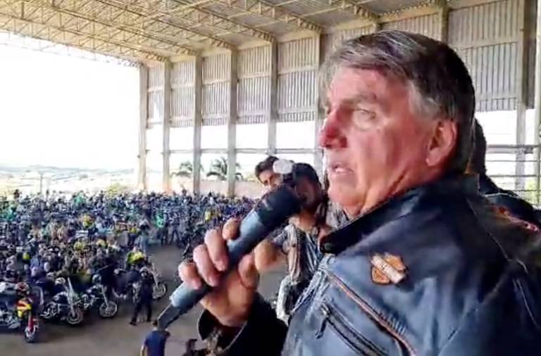 "Pelas provas que tenho em minhas mãos, que vou mostrar brevemente [até hoje o presidente não apresentou o material], eu fui eleito no primeiro turno, mas, no meu entender, teve fraude