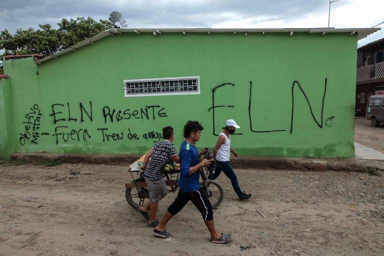 Casa com pichação com a frase 'ELN presente;, no bairro de Parada, na cidade colombiana de Cúcuta, na fronteira com a Venezuela