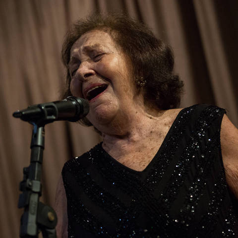 Rio de Janeiro, Rj, BRASIL. 17/05/2017;   Cantora e compositora brasileira de 91 anos, Helena de Lima faz show intimista em  cobertura de hotel no Leblon. ( Foto: Ricardo Borges/Folhapress)