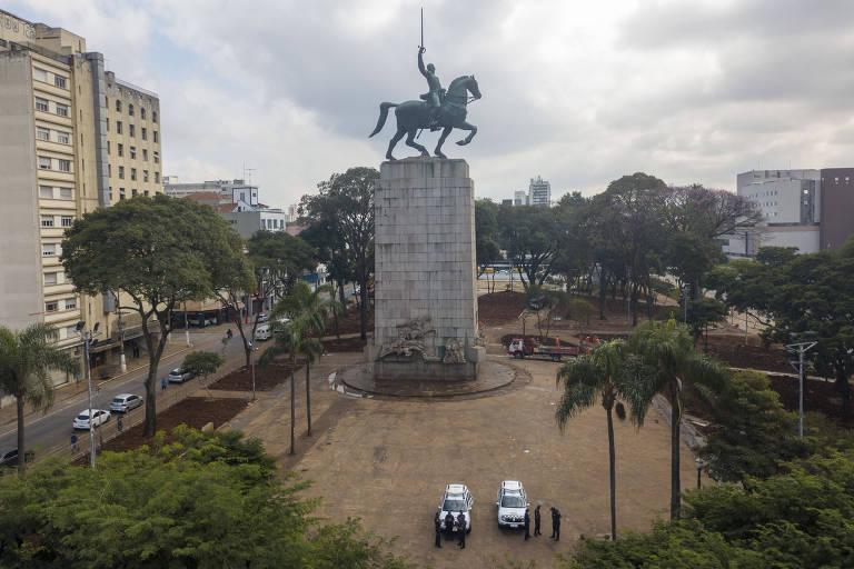 Praça Princesa Isabel vazia e limpa após ação policial