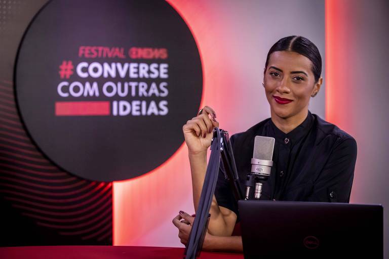 Vídeo: Repórter da Globo é assediada ao vivo - 03/10/2023 - Televisão - F5