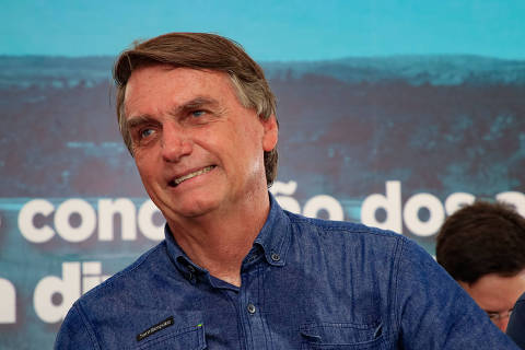 Bolsonaro quer reajuste superior a 5% para policiais às vésperas de prazo final