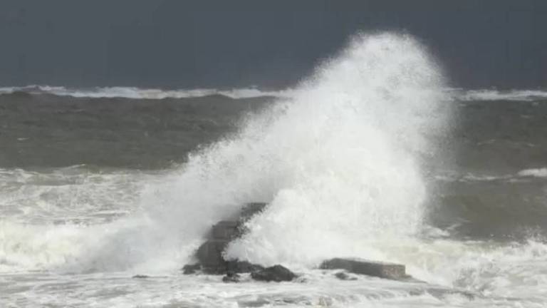Efeitos da tempestade em Maldonado, Punta del Este, no Uruguai; ela agora se aproxima do Brasil