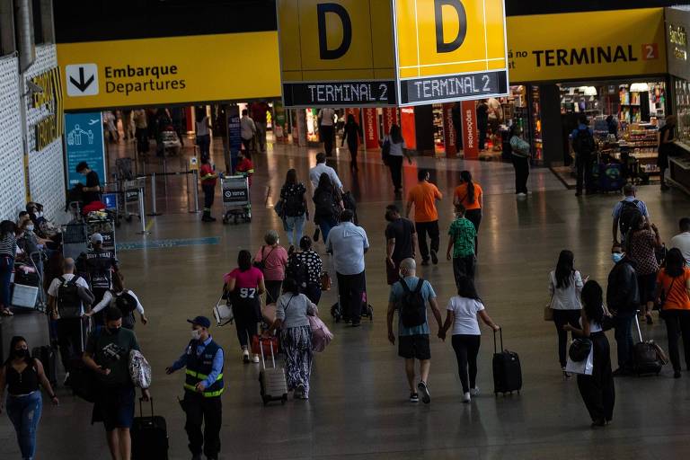 Movimentação de passageiros no terminal 2 do aeroporto de Guarulhos