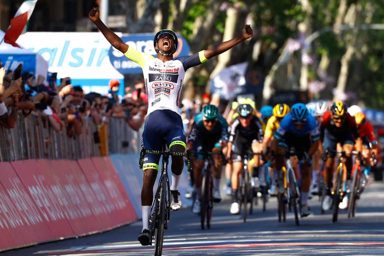 Biniam Girmay faz história novamente, desta vez no Giro D'Italia