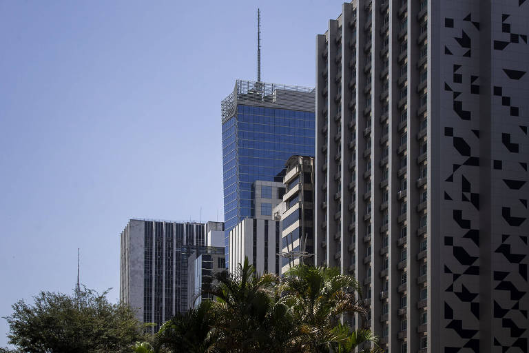 Fachadas de prédios comerciais na Avenida Paulista, em São Paulo