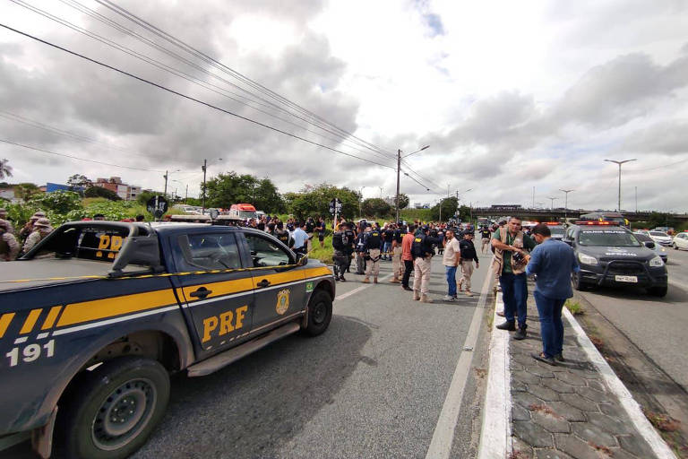 Dois policiais rodoviários são mortos a tiros na BR-116 em Fortaleza