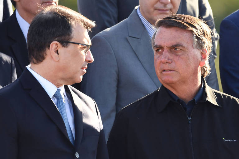 O chanceler Carlos França ao lado do presidente Jair Bolsonaro, durante cerimônia no Palácio do Alvorada, em Brasília