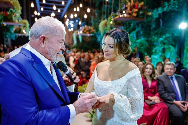 Foto oficial do casamento de Lula com Janja