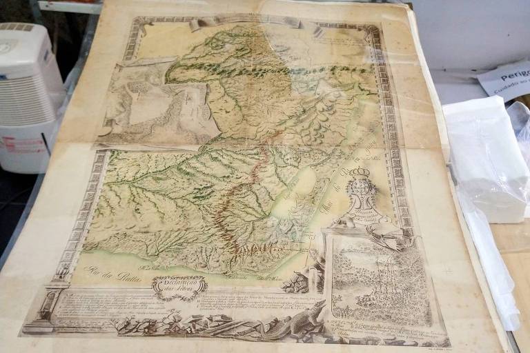 Mapa do século 18 é encontrado após inundação de biblioteca em Petrópolis