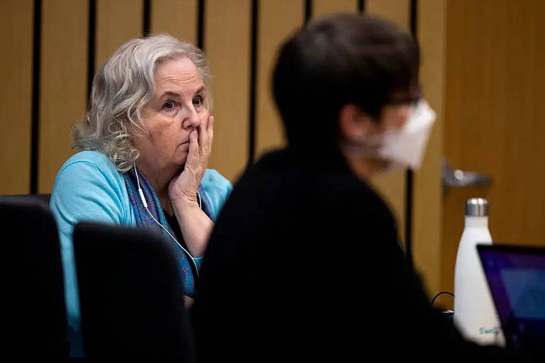 Nancy Brophy no tribunal em que foi julgada pela morte do marido, no condado de Multnomah, no estado de Oregon