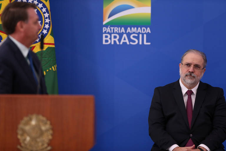 O procurador-geral da República, Augusto Aras, analisa pedido do presidente Jair Bolsonaro para que o ministro Alexandre de Moraes, do STF, seja investigado